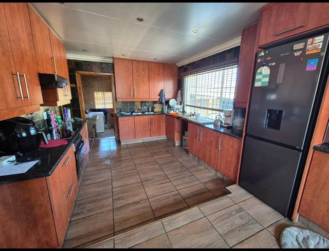 3 BEDROOM HOUSE FOR SALE IN ALBERTON NORTH